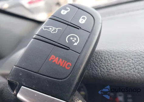 2018 Jeep Grand Cherokee Overland 4X2 из США, поврежденный, VIN 1C4RJECG7JC212551